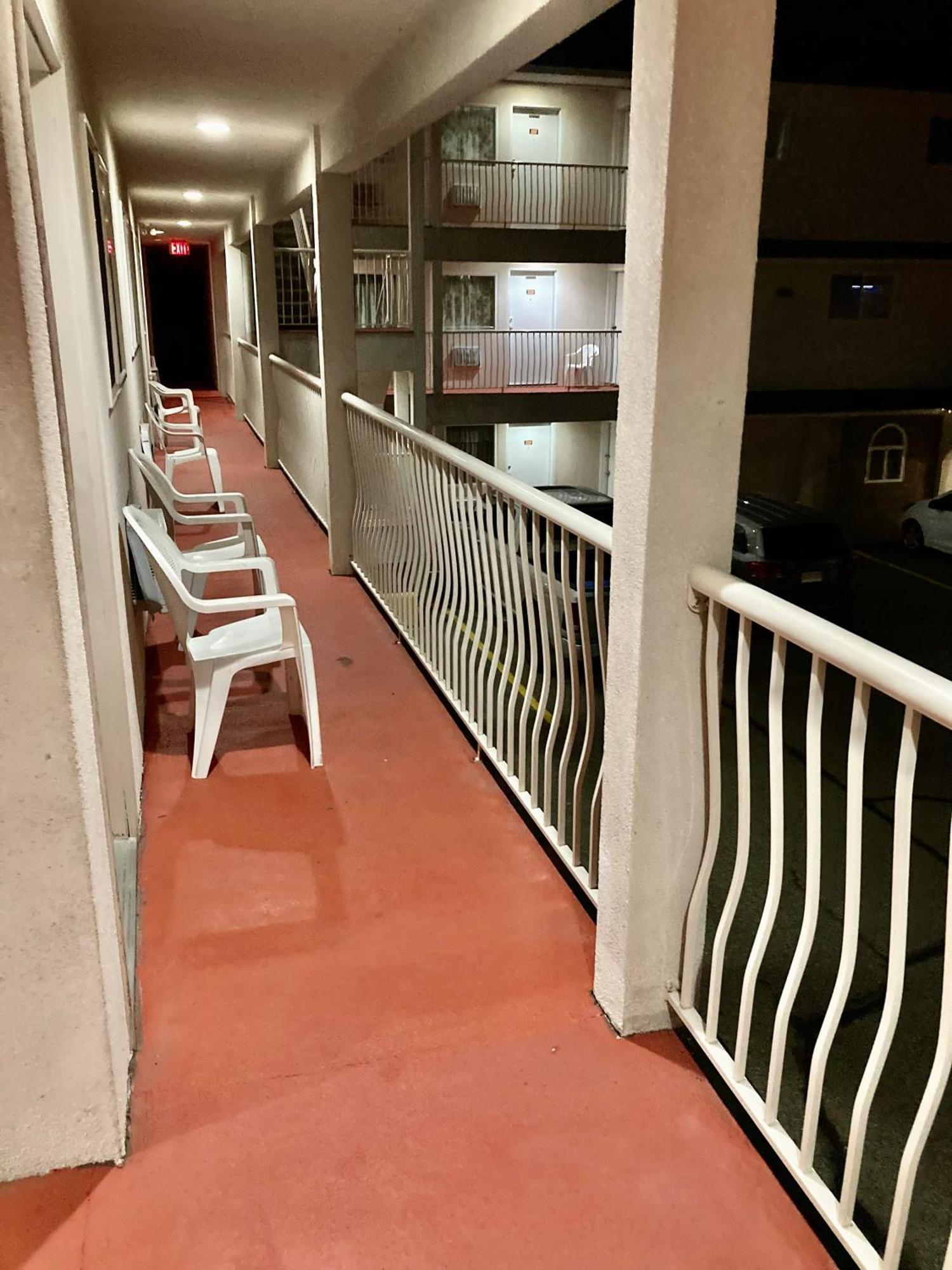 Motel 99 Grand Forks Bagian luar foto