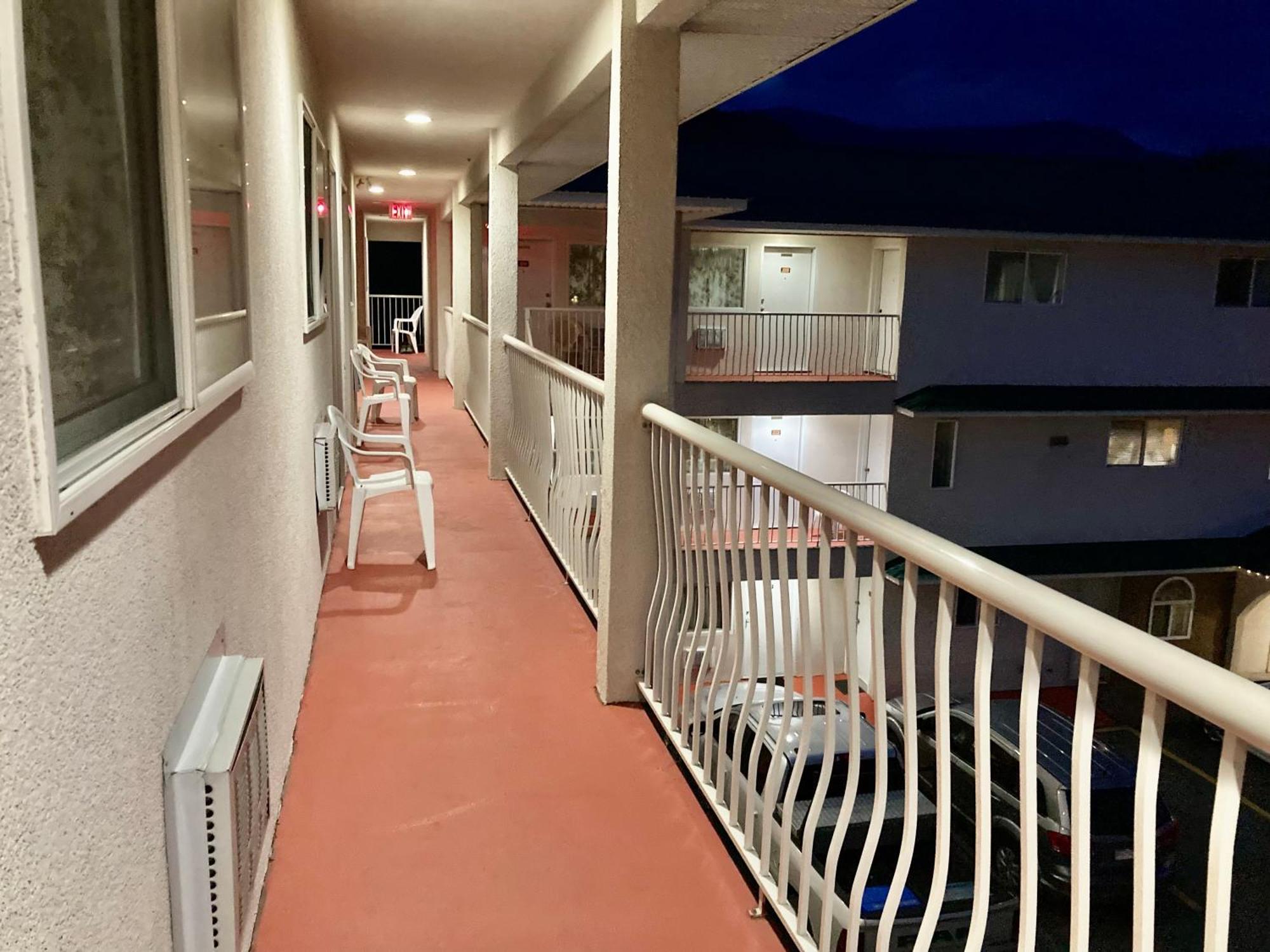 Motel 99 Grand Forks Bagian luar foto