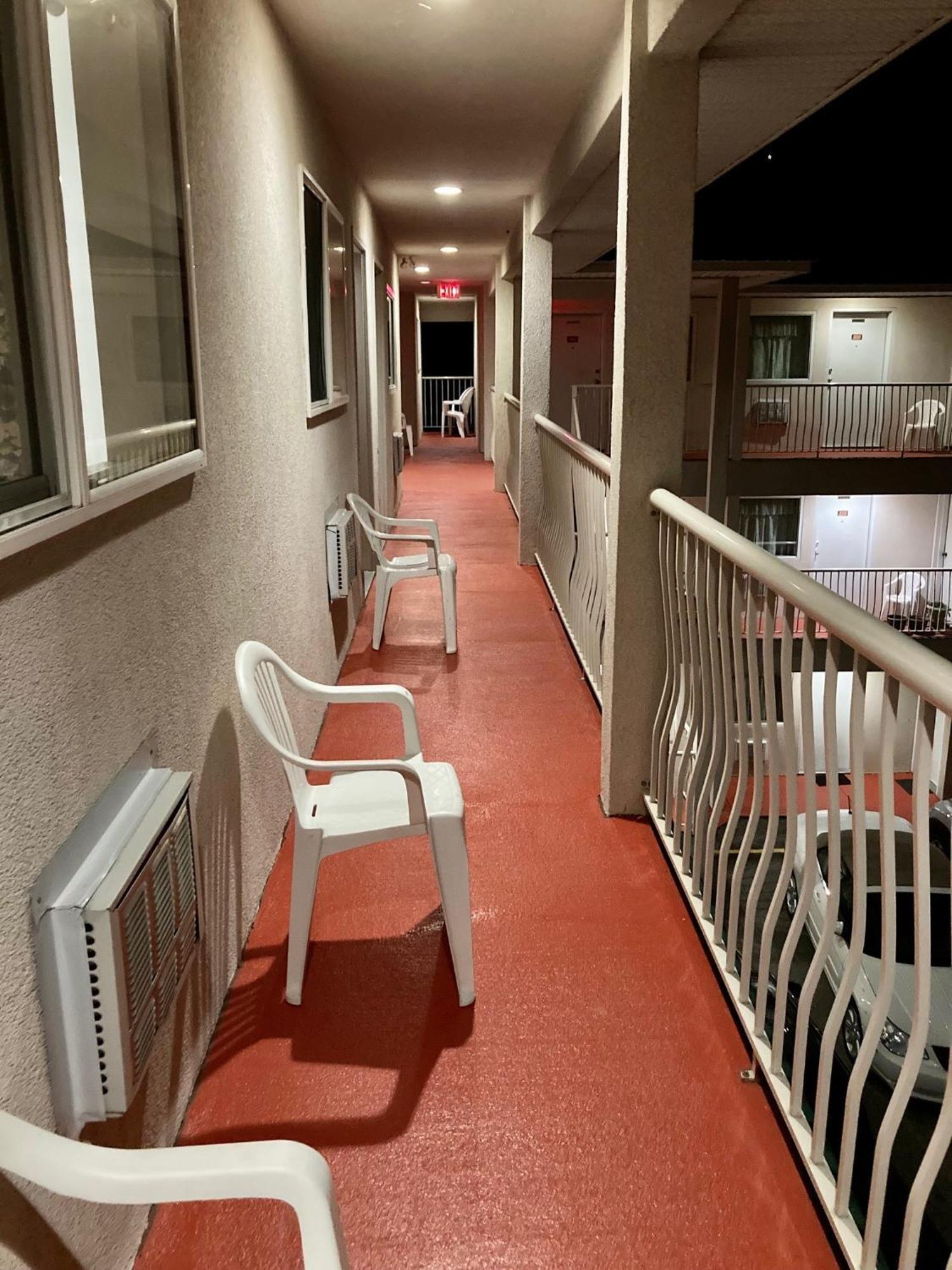 Motel 99 Grand Forks Bagian luar foto