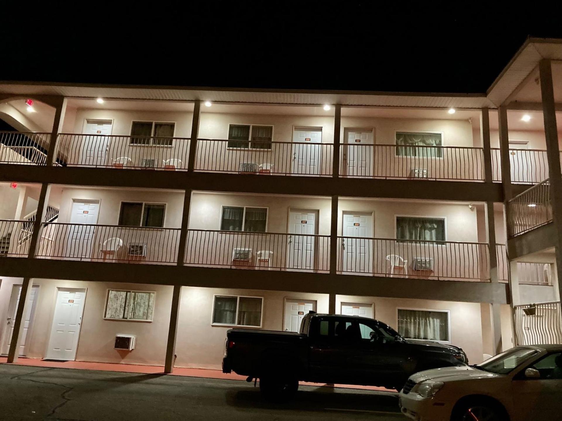 Motel 99 Grand Forks Bagian luar foto