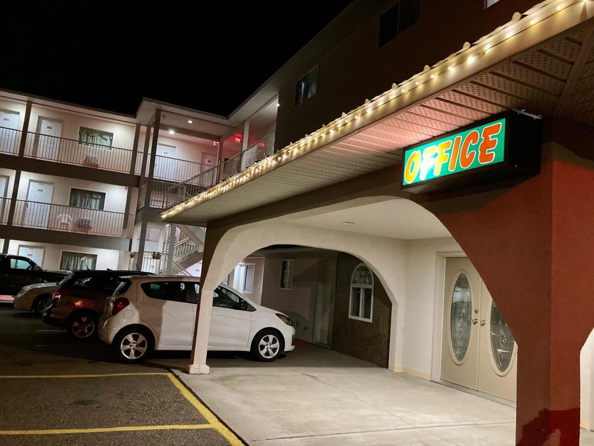 Motel 99 Grand Forks Bagian luar foto