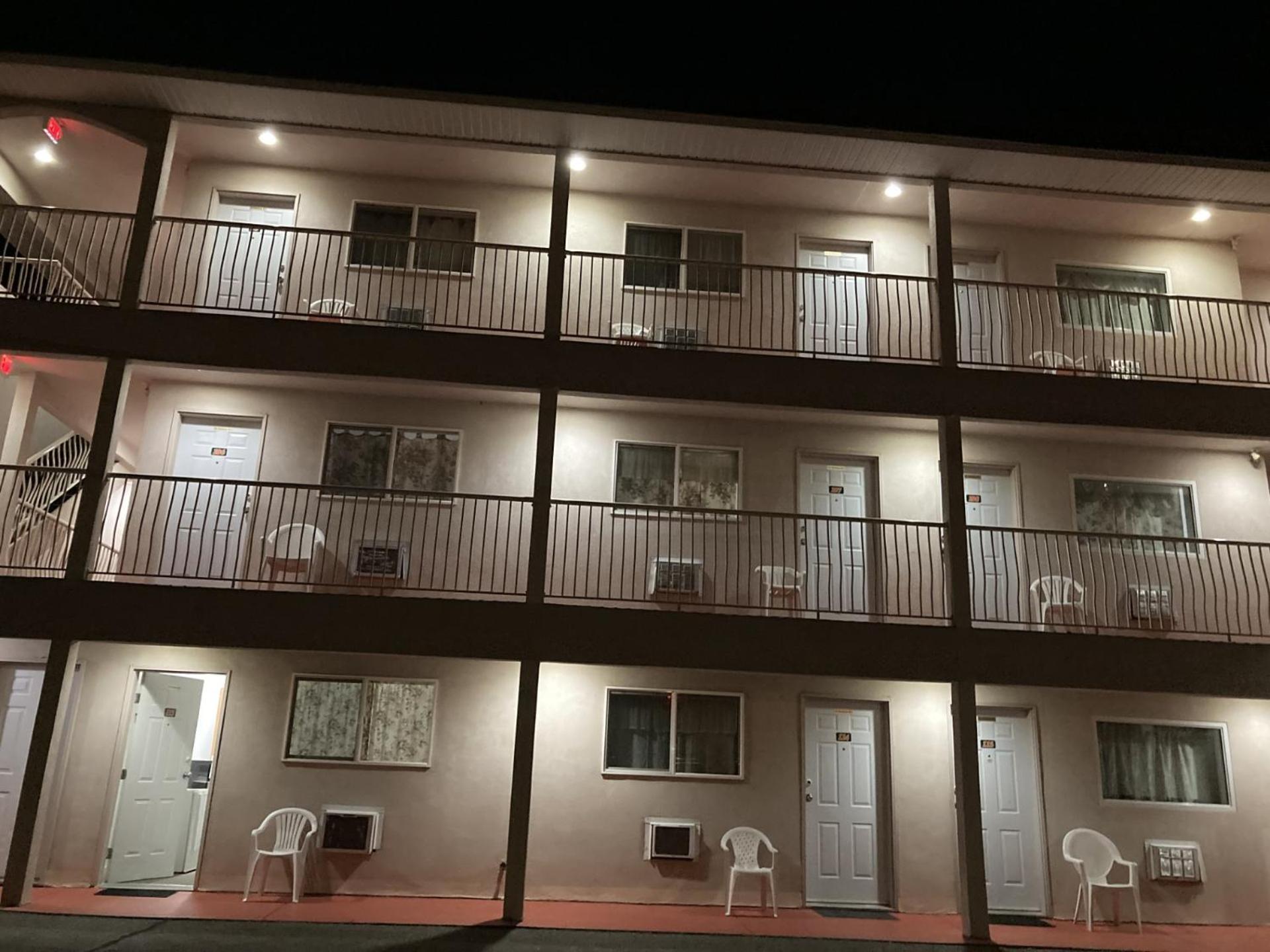 Motel 99 Grand Forks Bagian luar foto
