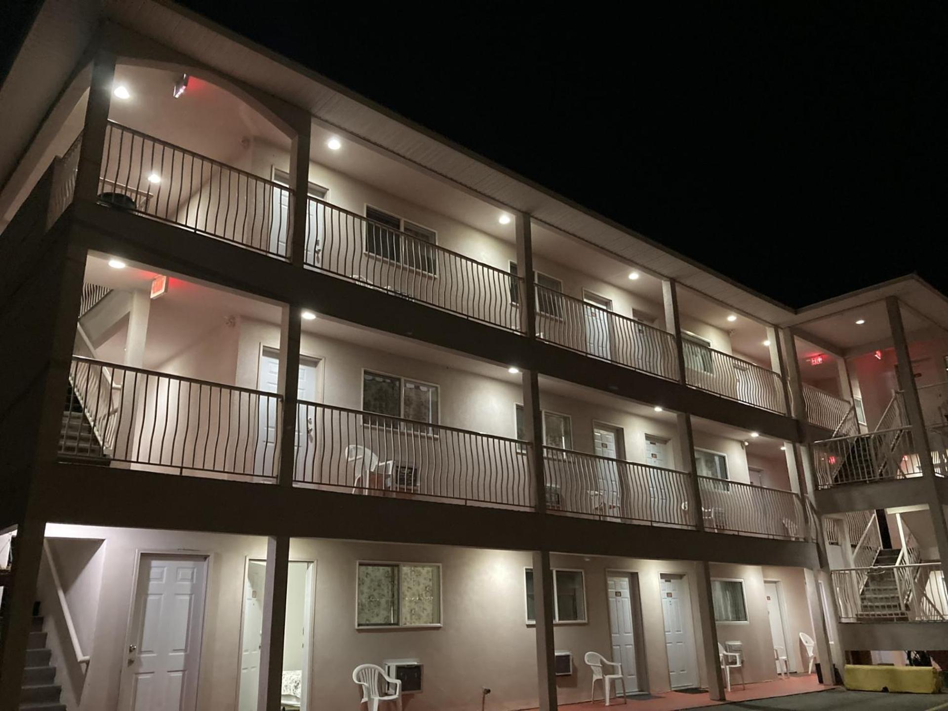 Motel 99 Grand Forks Bagian luar foto