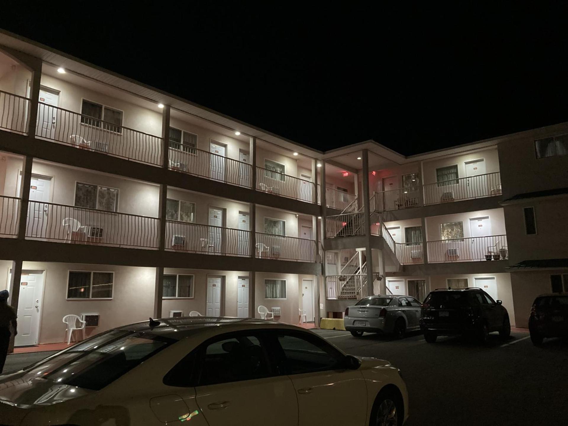 Motel 99 Grand Forks Bagian luar foto