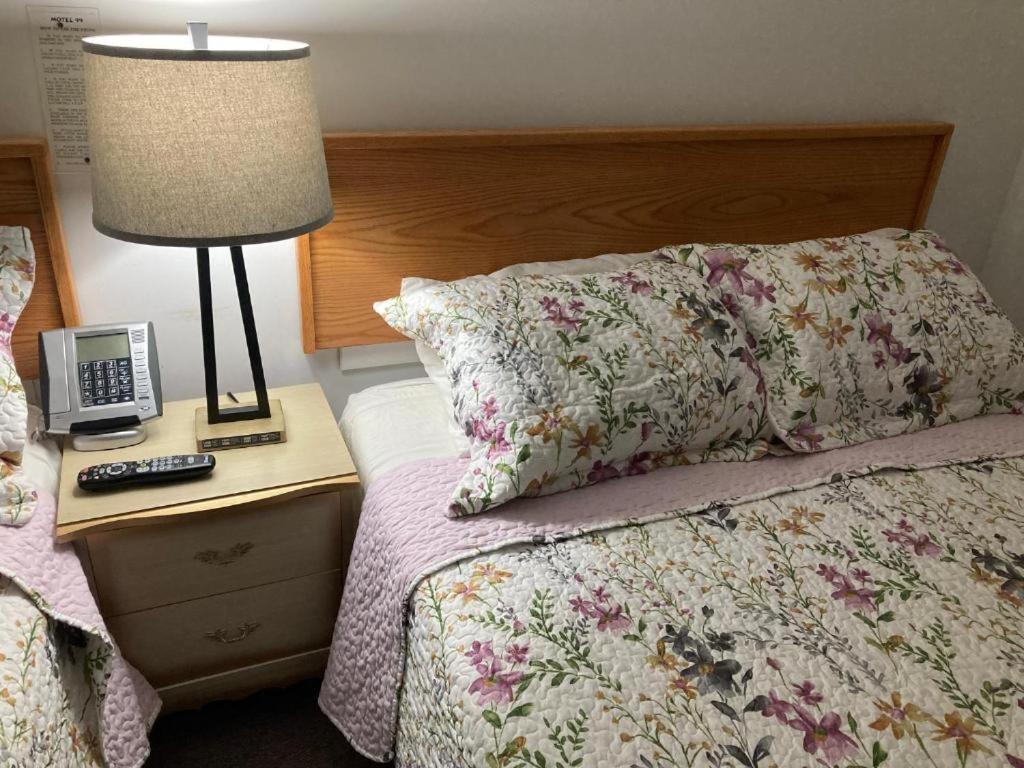Motel 99 Grand Forks Bagian luar foto